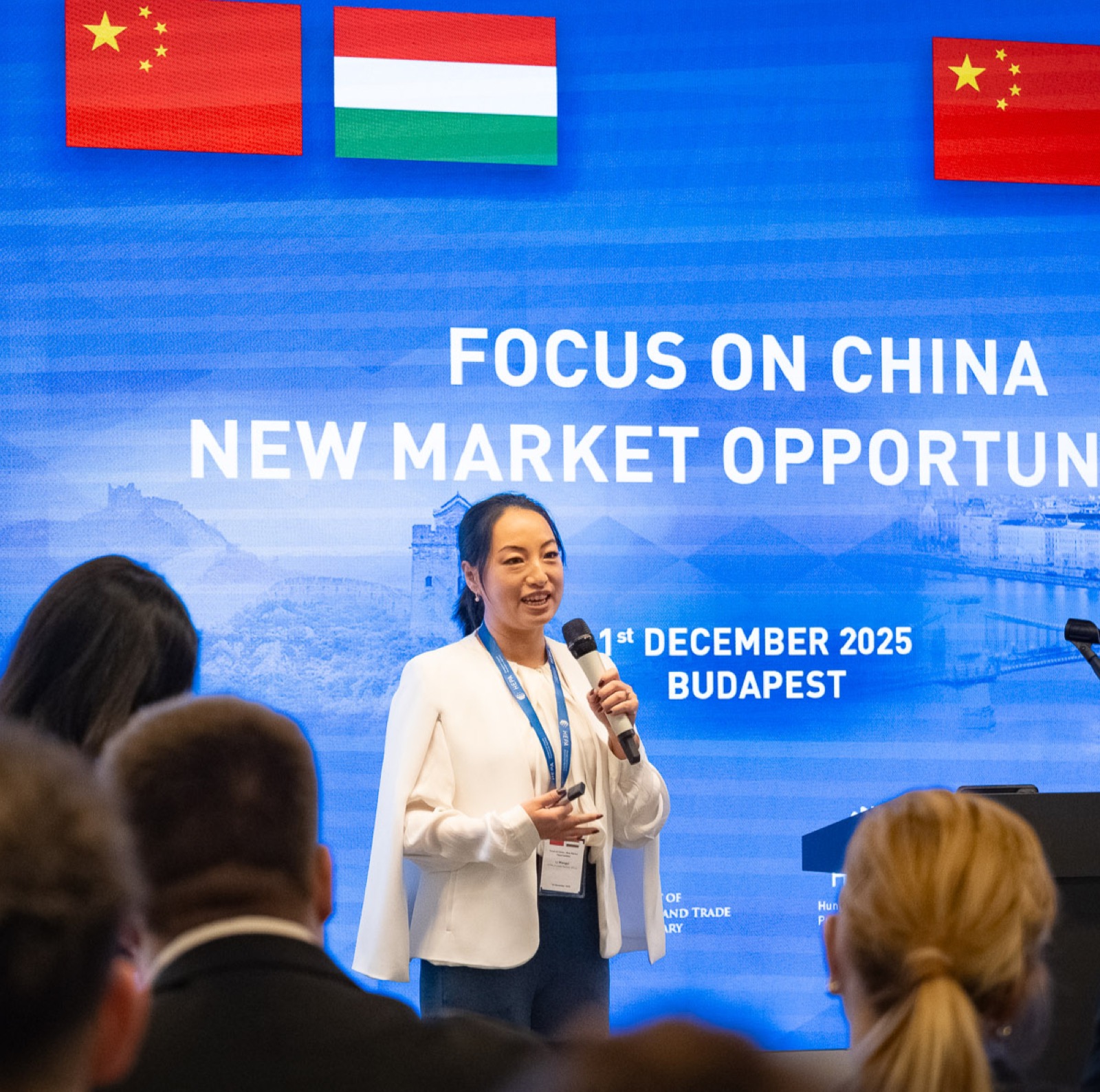 李梦依在布达佩斯“聚焦中国”(Focus on China)会议上发言